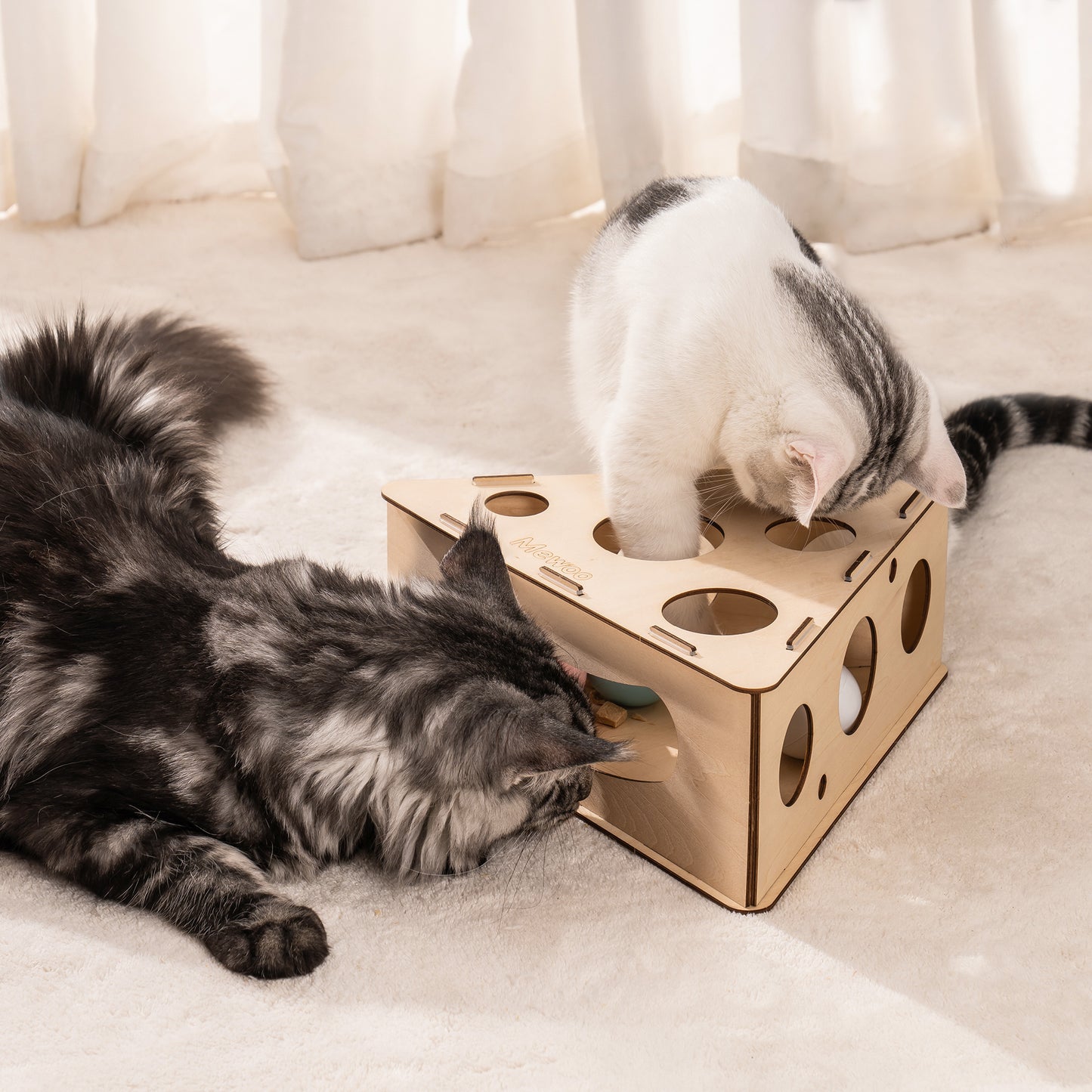 Multifunctional Interactive Funny Cat Triangle Teasing Box Puzzle with 3 Balls
